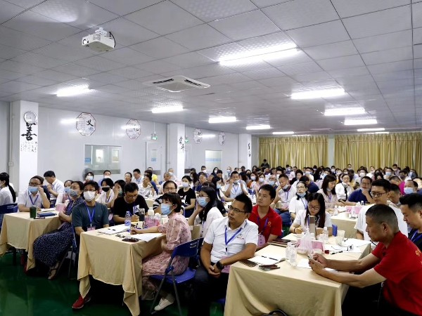 隆實想要不斷地進步，就得活到老學到老